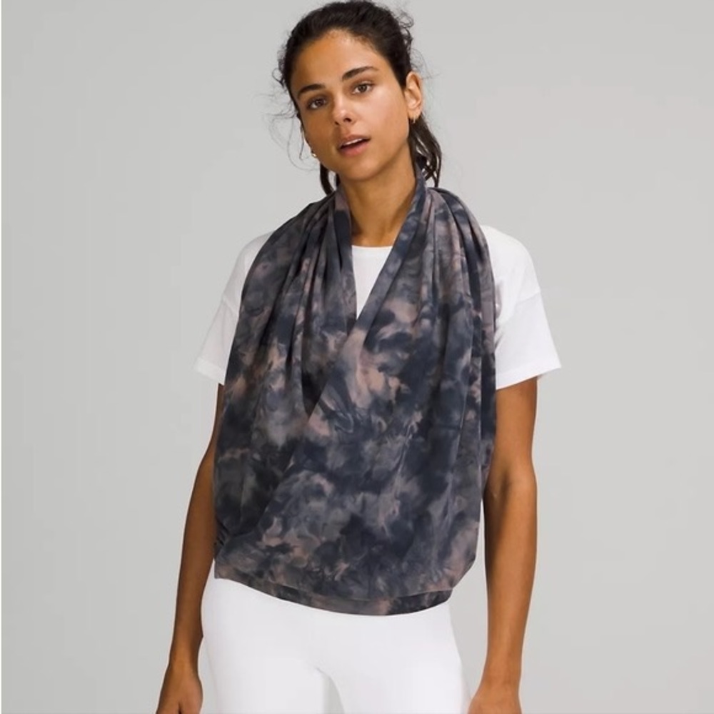 Lululemon dye wrap scarf